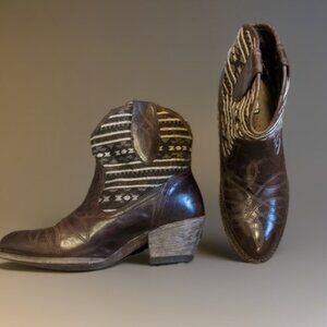 Ariat Meadow Barnwood/Mocha Tribal ankle booties